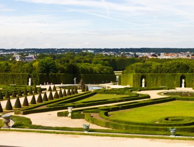 güzel bir bahçe ünlü bir sarayda versailles.