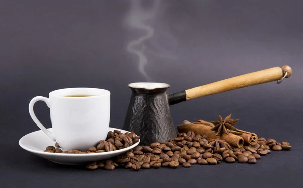 Kopp varm dryck med kaffe beam — Stockfoto