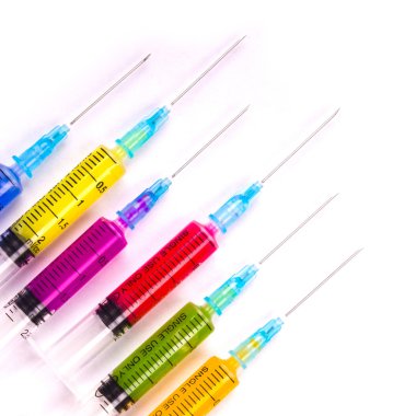 şırınga ile çözüm çeşitli parlak renklerde dolu.