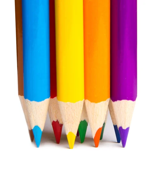 Κοντινό πλάνο μολύβια χρώματος με διαφορετικό χρώμα πάνω από το λευκό έκφραση — Φωτογραφία Αρχείου