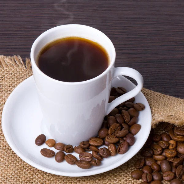 Kahve kirişli'nın sıcak içecek fincan — Stok fotoğraf