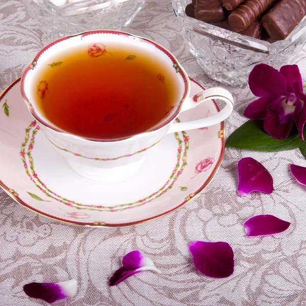 फूलों के साथ चाय — स्टॉक फ़ोटो, इमेज
