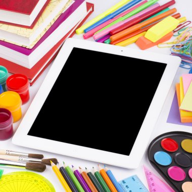 siyah, boş bir ekran ile dijital tablet