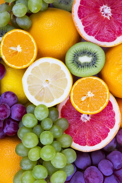 Hintergrund aus vielen verschiedenen exotischen Früchten — Stockfoto