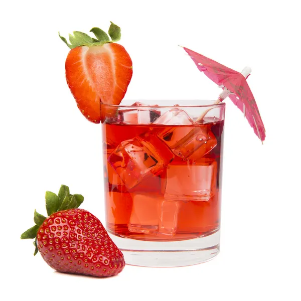 Świeże truskawki i sok szkło na białym tle — Zdjęcie stockowe