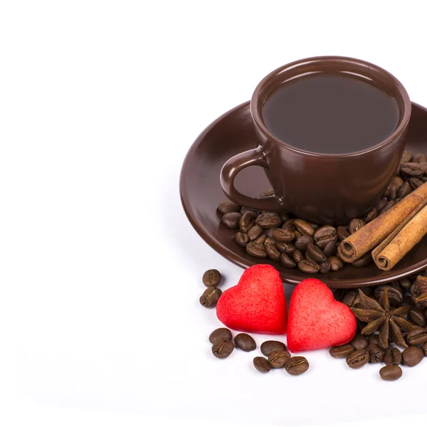 Tazza di caffè, caramelle rosse, regalo e rose per San Valentino, è Fotografia Stock