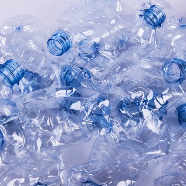 Plastik şişeler geri dönüşüm arkaplanı kavramı