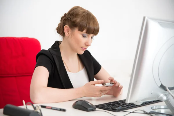 A girl in the office — Stock Photo, Image