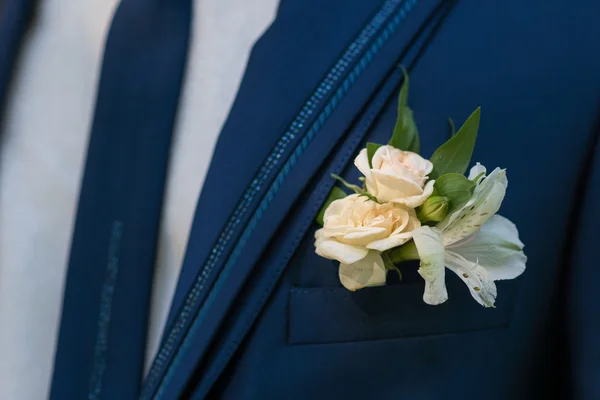 Beautiful bridal bouquet of flowers — Stock Photo, Image