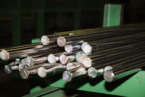 Polished titanium and aluminum rods and pipes — Stock Photo, Image