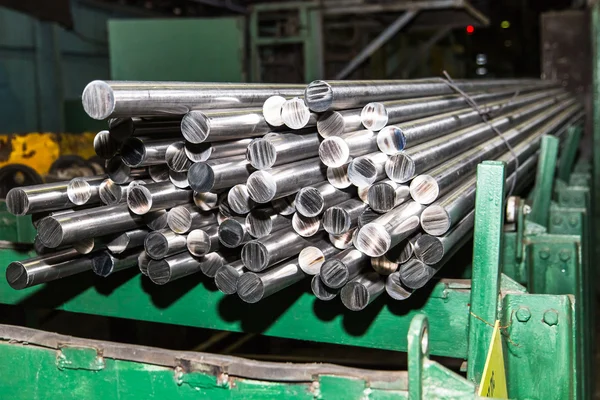 Dipoles titanium dan aluminium batang dan pipa — Stok Foto