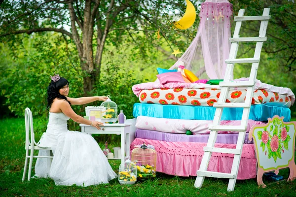 Wedding photo shoot in nature summer — Stock Photo, Image