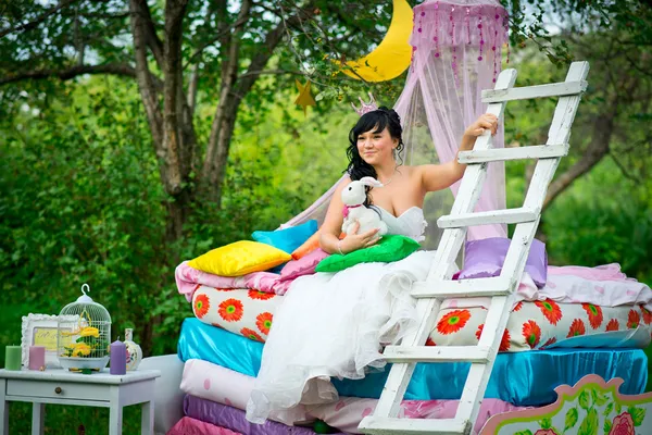 Wedding photo shoot in nature summer — Stock Photo, Image