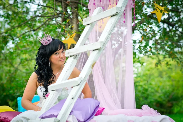 Wedding photo shoot in nature summer — Stock Photo, Image