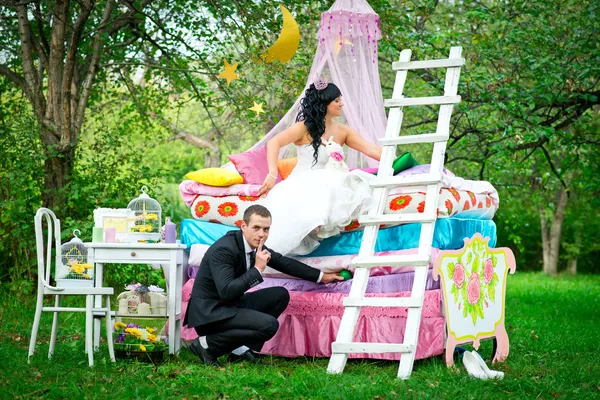 Fotografia de casamento tiro na natureza verão Fotos De Bancos De Imagens Sem Royalties