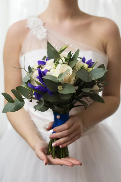 Bridal bouquet of roses of irises — Stock Photo, Image