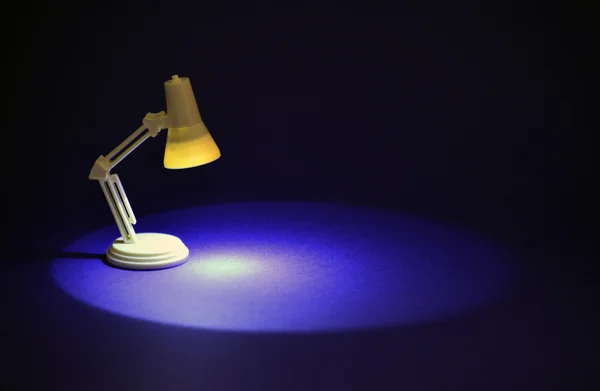 Leuchtende Schreibtischlampe Stockbild