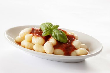 gnocchi di patate con pomodoro e fesleğen