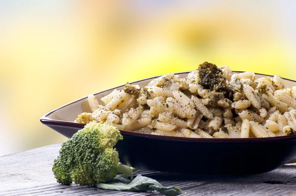 Pasta with broccoli and parmesan cheese — Stock Photo, Image