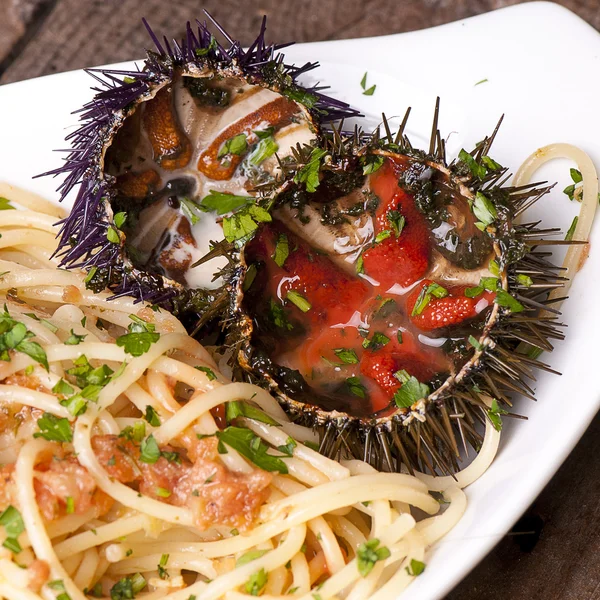 Spaghetti met zee-egels — Stockfoto