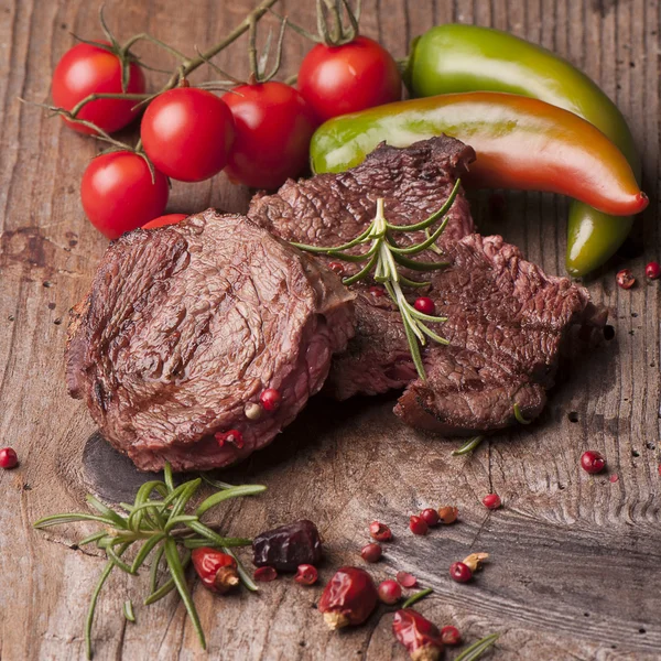 Succulent fillet steak and roast vegetables — Stock Photo, Image