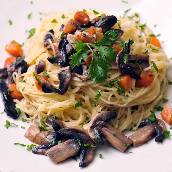 Spaghetti with mushrooms — Stock Photo, Image