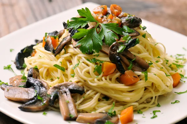 Spaghetti with mushrooms — Stock Photo, Image