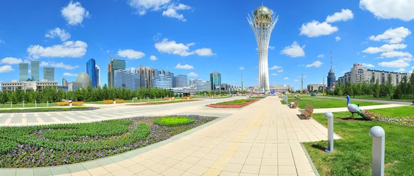 Astanahomme téléphone orange — Photo