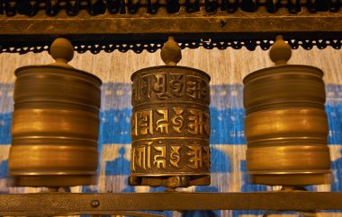 Budist dua tekerlekleri swayambhunath içinde