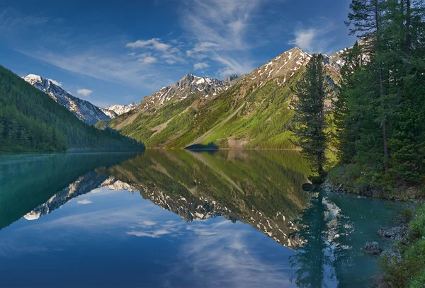 Mountain lake — Stock Photo, Image