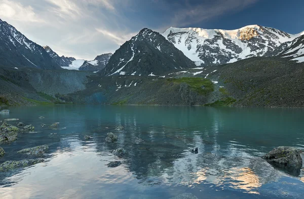 Mountain lake — Stock Photo, Image