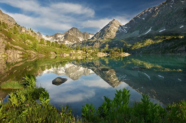 Lago de montaña —  Fotos de Stock