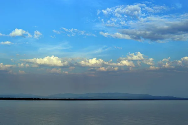 Belo Céu Pôr Sol Com Nuvens Sobre Lago Baikal Rússia — Fotografia de Stock