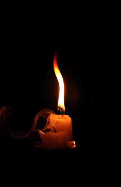 Κερί σε μαύρο φόντο — Φωτογραφία Αρχείου