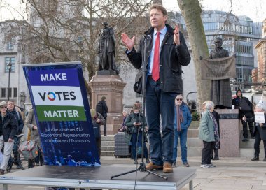 Londra, İngiltere, 5 Şubat 2022. Seçim Yasa Tasarısı aleyhinde yapılan Make Oy Meselesi mitinginde konuşan Richard Tice milletvekili, Avam Kamarası 'na Orantılı Temsili' yi tanıtma kampanyası yürütüyor..