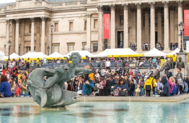 Londra, İngiltere. 7 Mayıs 2022. Londra, Trafalgar Meydanı 'ndaki Ramazan Bayramı' nı etkinlikler ve tüccar tezgahlarıyla kutluyor. Kültürel etkinlik, İslam 'ın kutsal oruç ayı Ramazan' ın sona erişini simgeliyor..