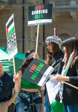 Londra, İngiltere. 14 Mayıs 2022. Nihai Irkçılık 'taki protestocular - Özgür Filistin yürüyüşü, Nakba' nın 74 yılını protesto etmek için, 1948 'de binlerce Filistinli İsrail' in kurulmasıyla yerlerinden edildi..