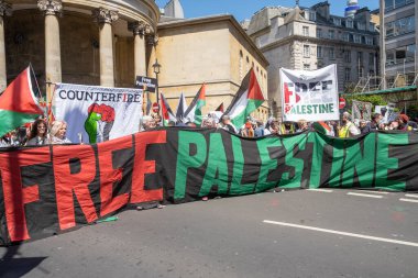 Londra, İngiltere. 14 Mayıs 2022. Nihai Irkçılık 'taki protestocular - Özgür Filistin yürüyüşü, Nakba' nın 74 yılını protesto etmek için, 1948 'de binlerce Filistinli İsrail' in kurulmasıyla yerlerinden edildi..