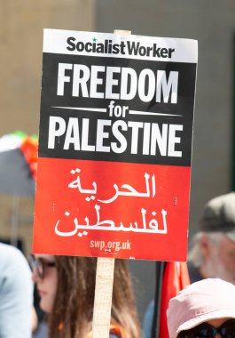 Londra, İngiltere. 14 Mayıs 2022. Nihai Irkçılık Kampanyası - Özgür Filistin yürüyüşü, Nakba 'nın 74 yılını protesto etmek için, 1948' de binlerce Filistinli İsrail 'in kurulmasıyla yerlerinden edildi..