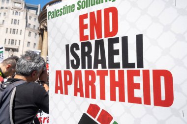 Londra, İngiltere. 14 Mayıs 2022. Nihai Irkçılık Kampanyası - Özgür Filistin yürüyüşü, Nakba 'nın 74 yılını protesto etmek için, 1948' de binlerce Filistinli İsrail 'in kurulmasıyla yerlerinden edildi..