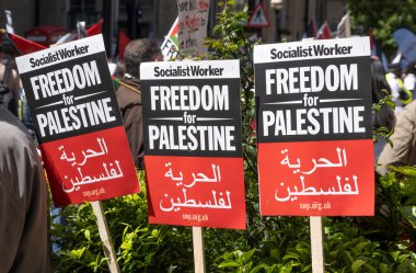 Londra, İngiltere. 14 Mayıs 2022. Nihai Irkçılık Kampanyası - Özgür Filistin yürüyüşü, Nakba 'nın 74 yılını protesto etmek için, 1948' de binlerce Filistinli İsrail 'in kurulmasıyla yerlerinden edildi..