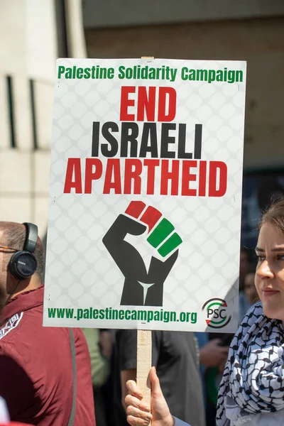 Londra, İngiltere. 14 Mayıs 2022. Nihai Irkçılık Kampanyası - Özgür Filistin yürüyüşü, Nakba 'nın 74 yılını protesto etmek için, 1948' de binlerce Filistinli İsrail 'in kurulmasıyla yerlerinden edildi..