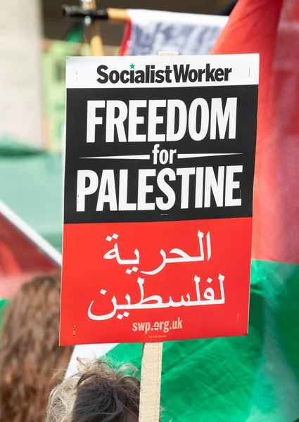 Londra, İngiltere. 14 Mayıs 2022. Nihai Irkçılık Kampanyası - Özgür Filistin yürüyüşü, Nakba 'nın 74 yılını protesto etmek için, 1948' de binlerce Filistinli İsrail 'in kurulmasıyla yerlerinden edildi..