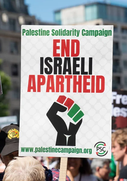 Londra, İngiltere. 14 Mayıs 2022. Nihai Irkçılık Kampanyası - Özgür Filistin yürüyüşü, Nakba 'nın 74 yılını protesto etmek için, 1948' de binlerce Filistinli İsrail 'in kurulmasıyla yerlerinden edildi..