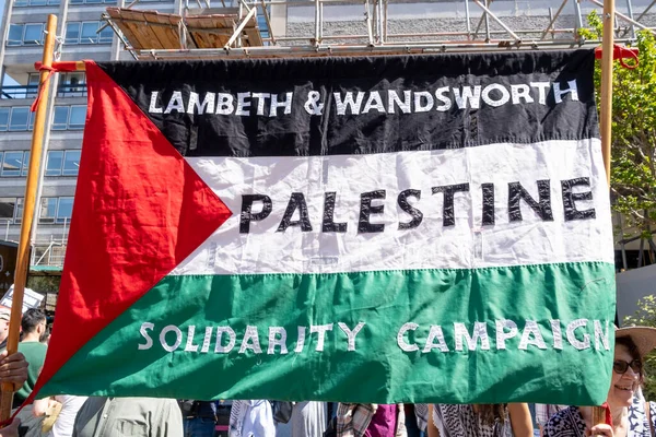 Londra, İngiltere. 14 Mayıs 2022. Nihai Irkçılık Kampanyası - Özgür Filistin yürüyüşü, Nakba 'nın 74 yılını protesto etmek için, 1948' de binlerce Filistinli İsrail 'in kurulmasıyla yerlerinden edildi..