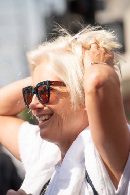 Londra, İngiltere, 19 Nisan 2019. İngiliz aktris Emma Thompson, dünya iklim çöküşünü ve ekolojik çöküşü protesto etmek amacıyla Oxford Sirki, Londra 'daki Soykırım İsyanı gösterisine katıldı..