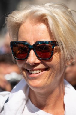 Londra, İngiltere, 19 Nisan 2019. İngiliz aktris Emma Thompson, dünya iklim çöküşünü ve ekolojik çöküşü protesto etmek amacıyla Oxford Sirki, Londra 'daki Soykırım İsyanı gösterisine katıldı..