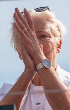 Londra, İngiltere, 19 Nisan 2019. İngiliz aktris Emma Thompson, dünya iklim çöküşünü ve ekolojik çöküşü protesto etmek amacıyla Oxford Sirki, Londra 'daki Soykırım İsyanı gösterisine katıldı..