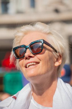 Londra, İngiltere, 19 Nisan 2019. İngiliz aktris Emma Thompson, dünya iklim çöküşünü ve ekolojik çöküşü protesto etmek amacıyla Oxford Sirki, Londra 'daki Soykırım İsyanı gösterisine katıldı..