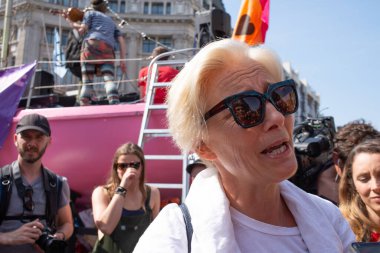 Londra, İngiltere, 19 Nisan 2019. İngiliz aktris Emma Thompson, dünya iklim çöküşünü ve ekolojik çöküşü protesto etmek amacıyla Oxford Sirki, Londra 'daki Soykırım İsyanı gösterisine katıldı..